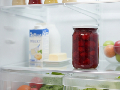 Einmachgläser im Kühlschrank